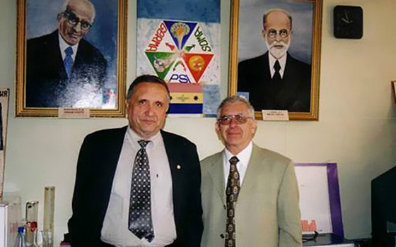 Д-р биолог. наук В. М. Инюшин, профессор-биофизик Казахского ун-та