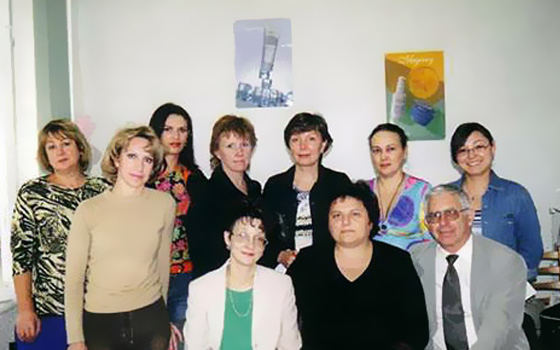 Группа учеников по космоэнергетике и Е. Батищева. Алма-Ата